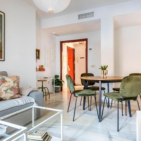 Piso Con Patio Privado Y Parking Nervion Sevilla Luaran gambar