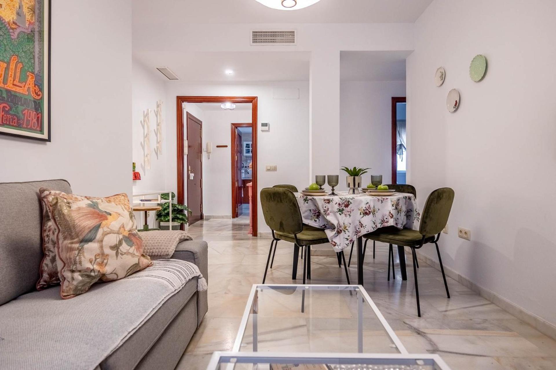 Piso Con Patio Privado Y Parking Nervion Sevilla Luaran gambar