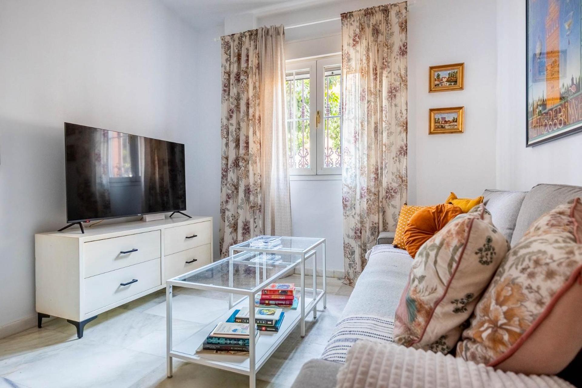 Piso Con Patio Privado Y Parking Nervion Sevilla Luaran gambar