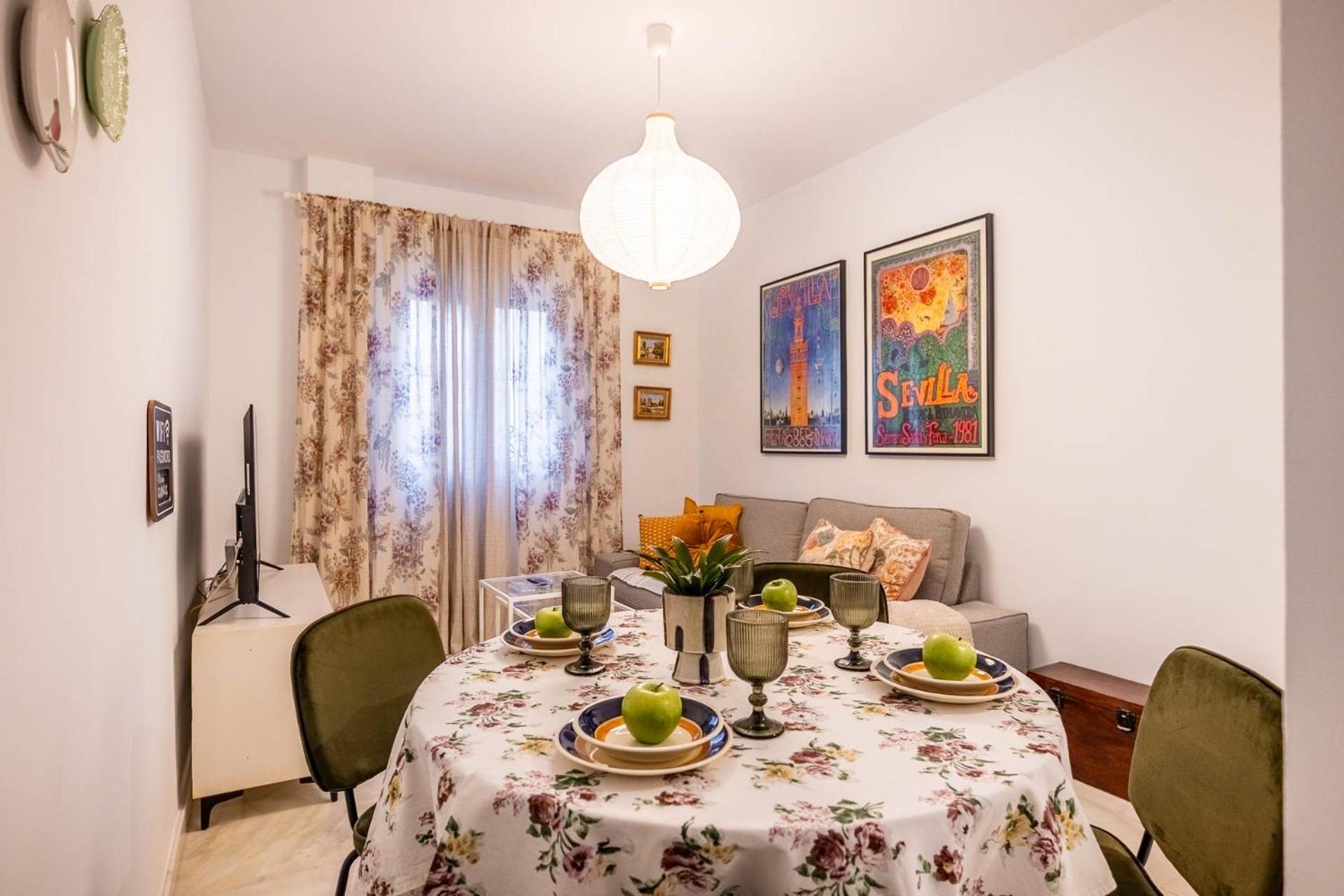 Piso Con Patio Privado Y Parking Nervion Sevilla Luaran gambar