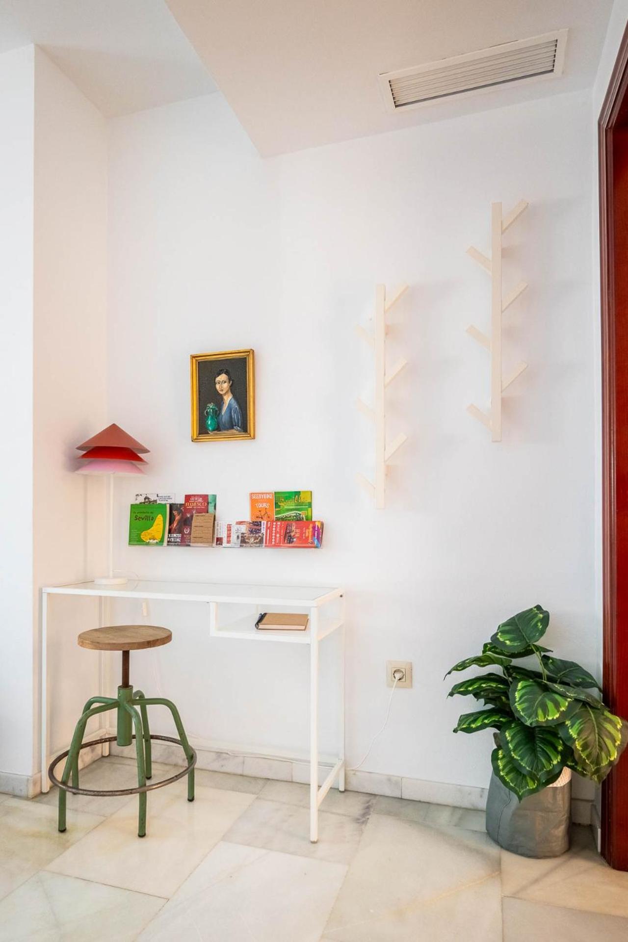 Piso Con Patio Privado Y Parking Nervion Sevilla Luaran gambar