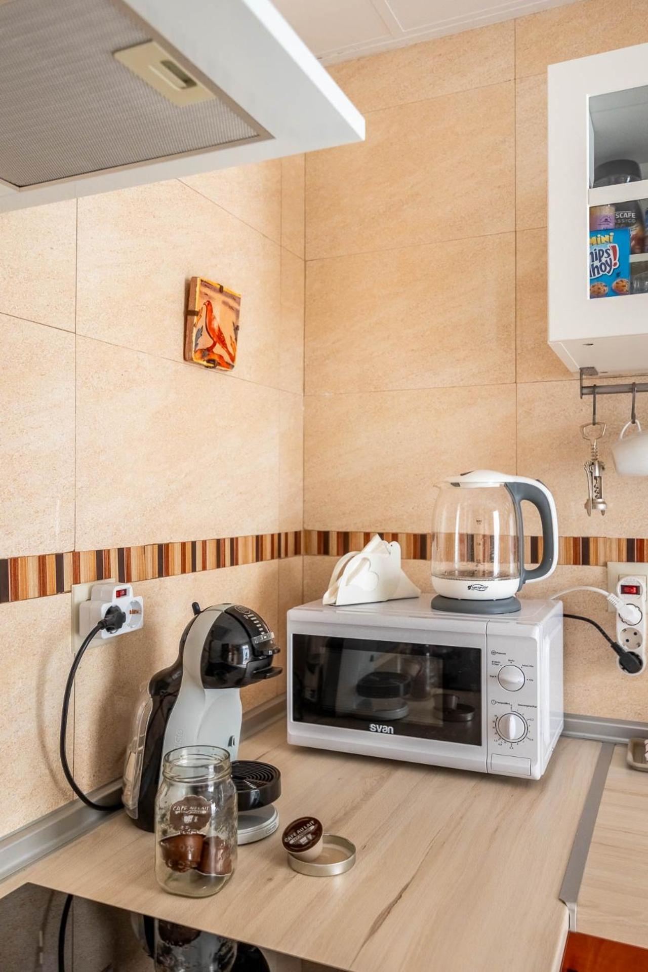 Piso Con Patio Privado Y Parking Nervion Sevilla Luaran gambar