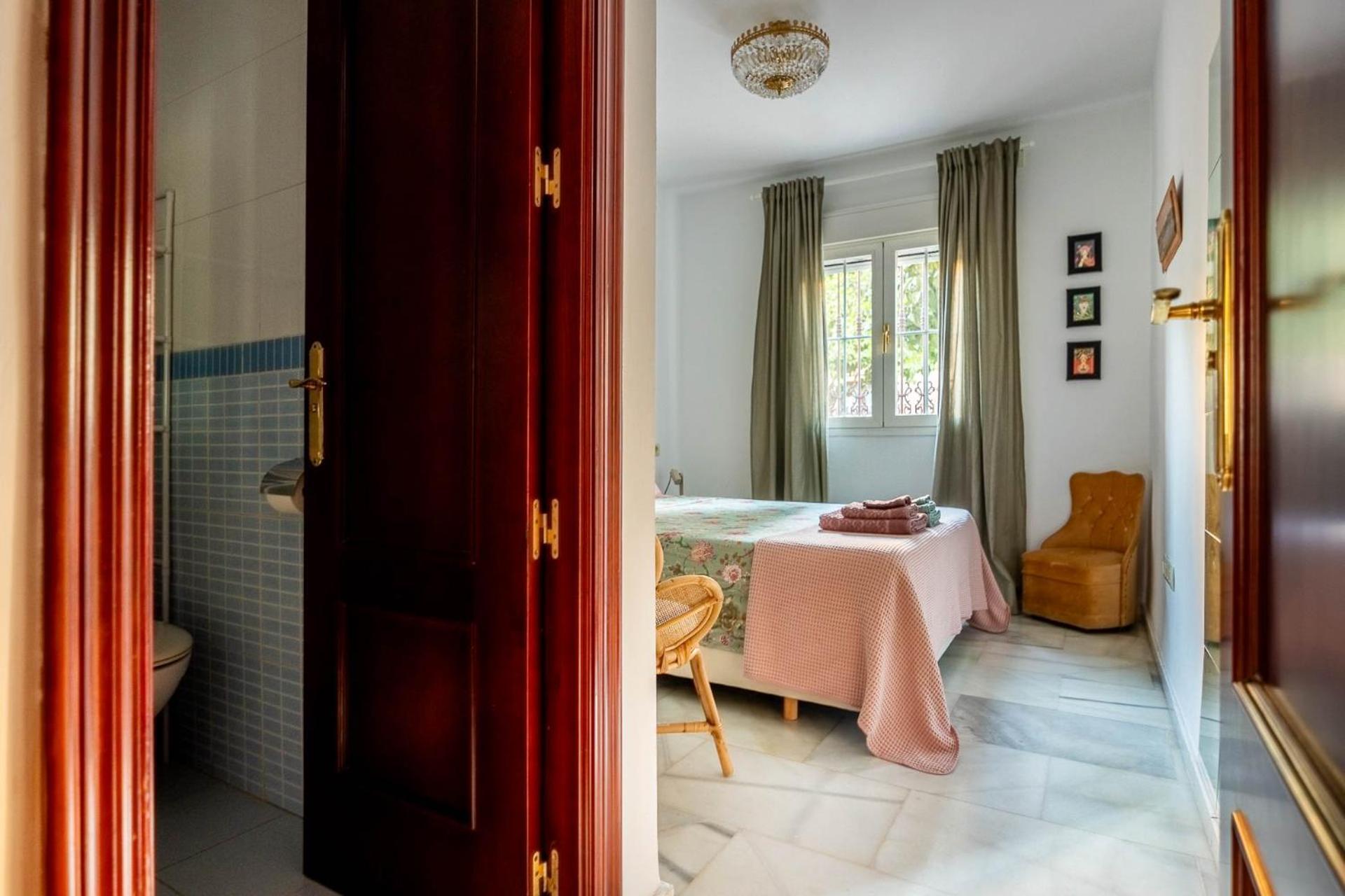 Piso Con Patio Privado Y Parking Nervion Sevilla Luaran gambar