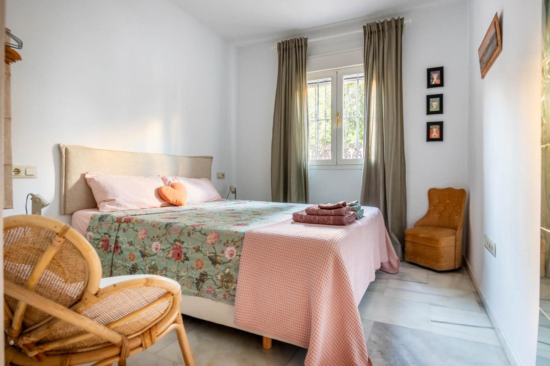 Piso Con Patio Privado Y Parking Nervion Sevilla Luaran gambar